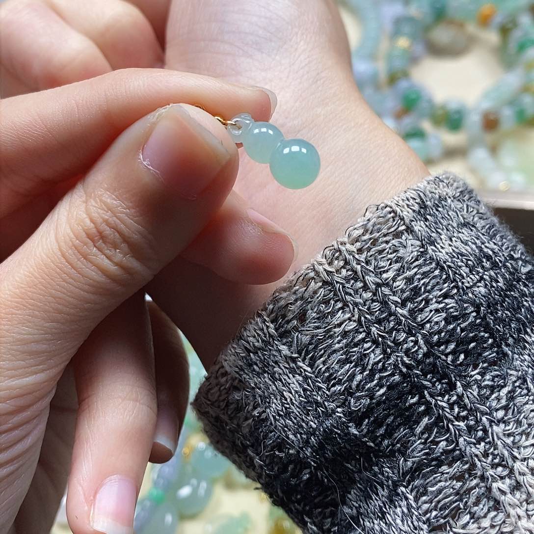 翡翠颈饰未镶嵌闪