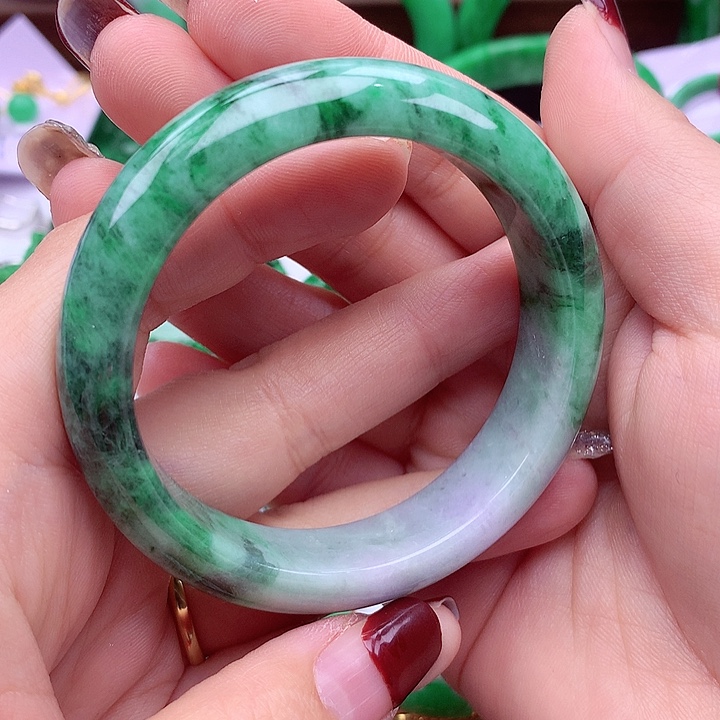 翡翠手镯未镶嵌翡翠