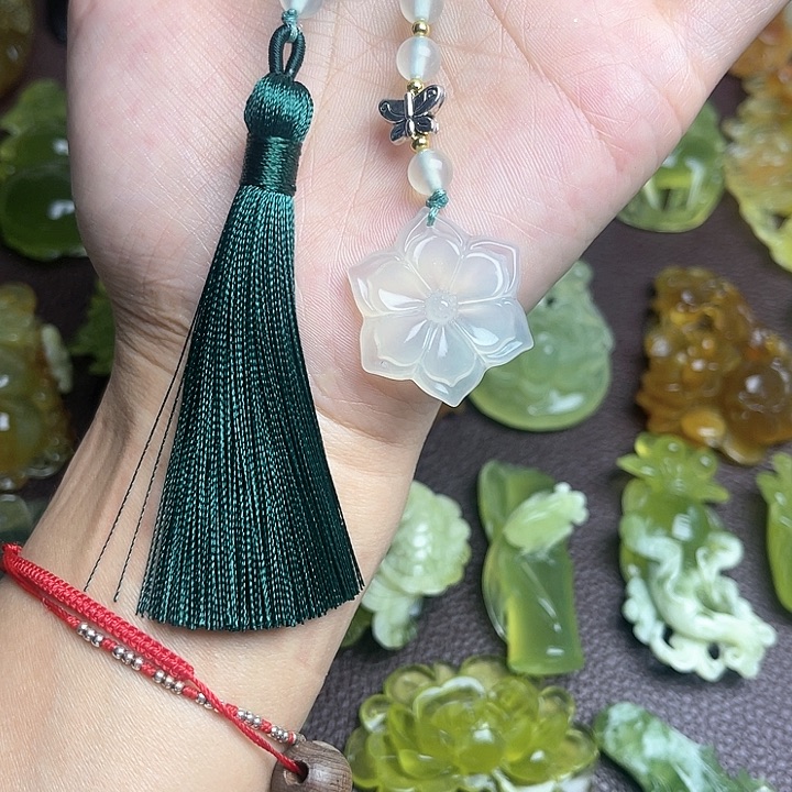 蛇纹石玉颈饰未镶嵌