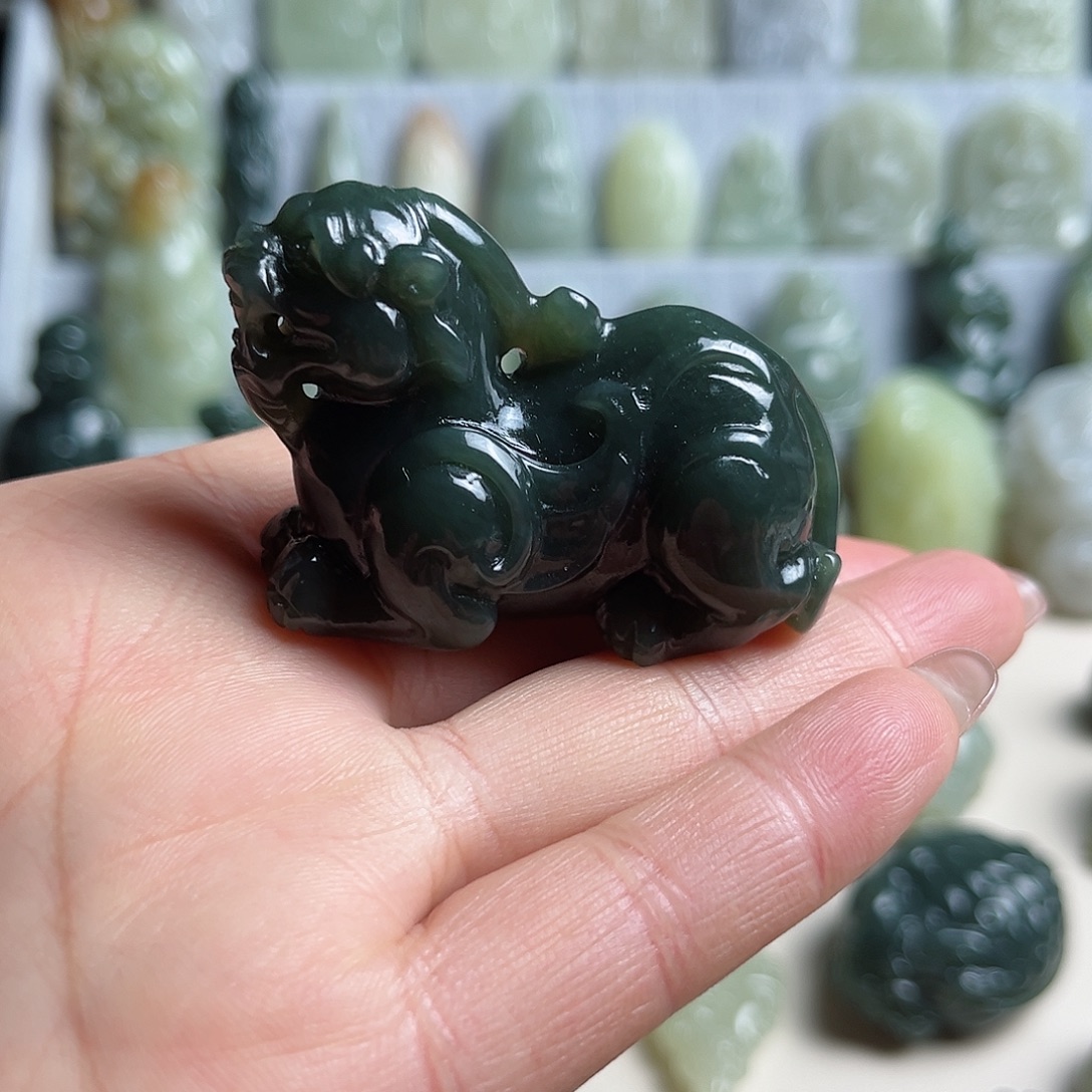 和田玉未镶嵌把件