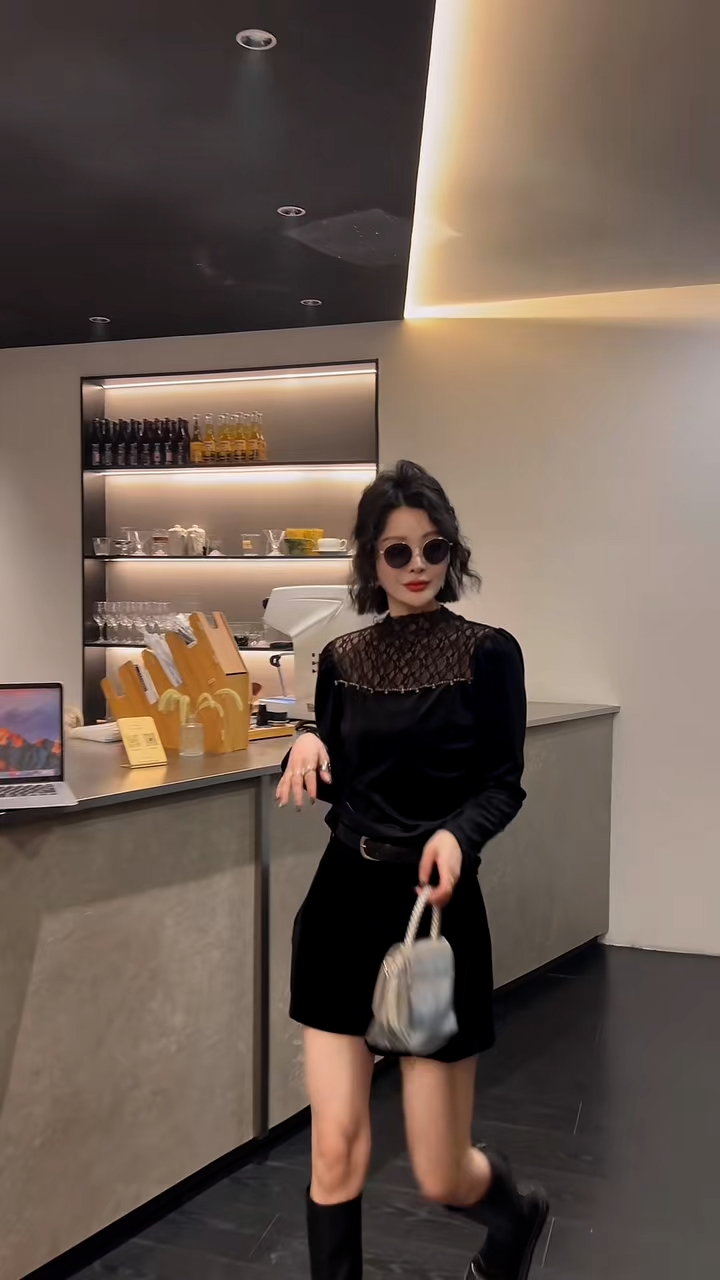 欧货蕾丝拼接丝绒衬衫女高级感2025秋长袖显瘦两面穿高端打底衫