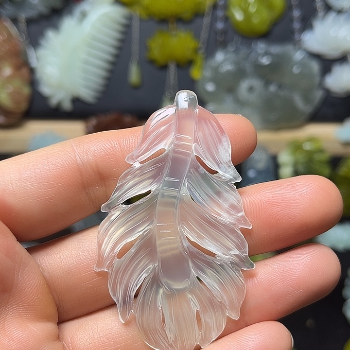 蛇纹石玉未镶嵌颈饰