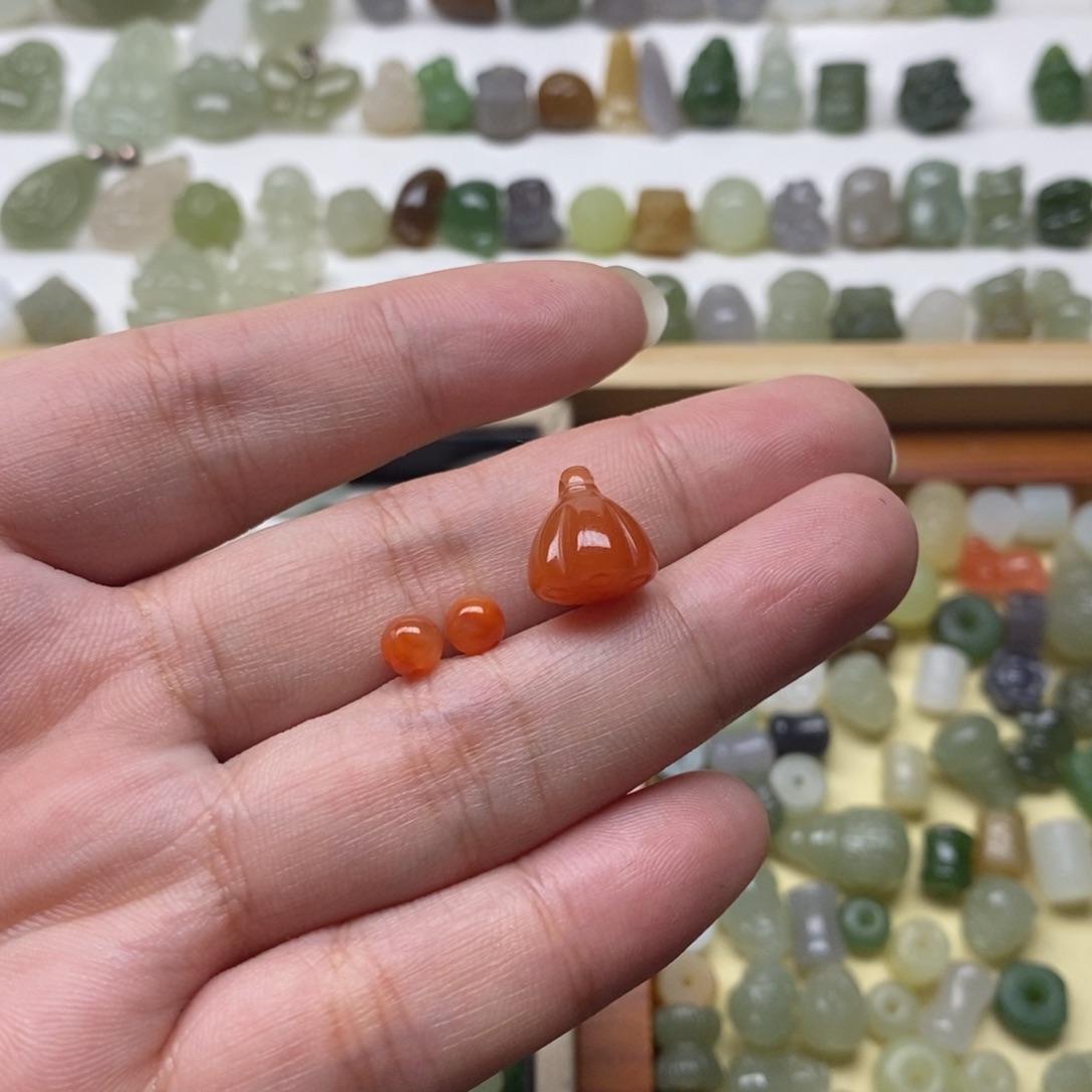 神***杨颈饰未镶嵌和田玉