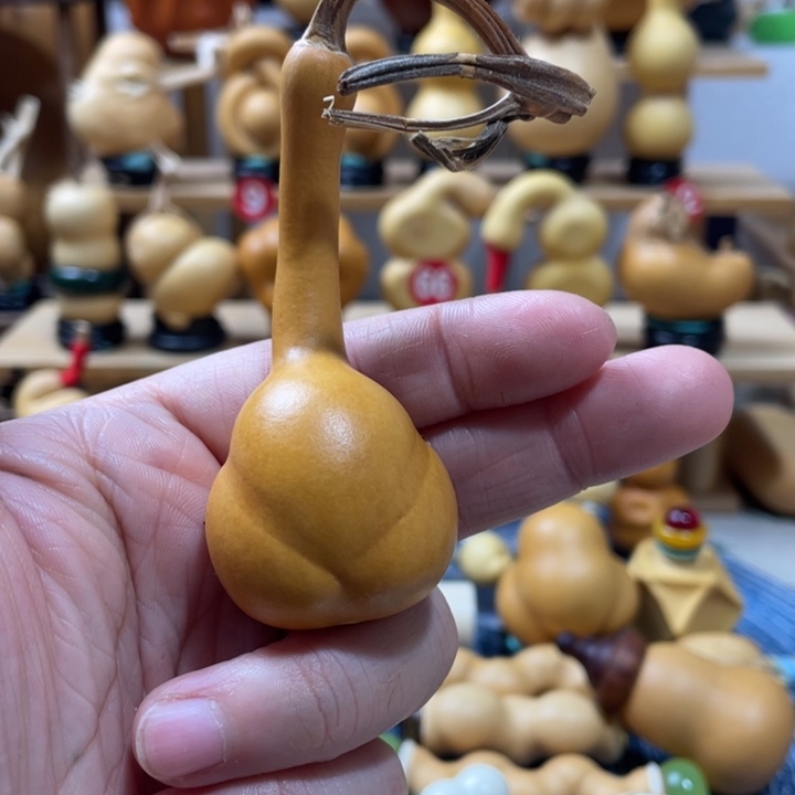 y***i10美好的一天从吃瓜开始