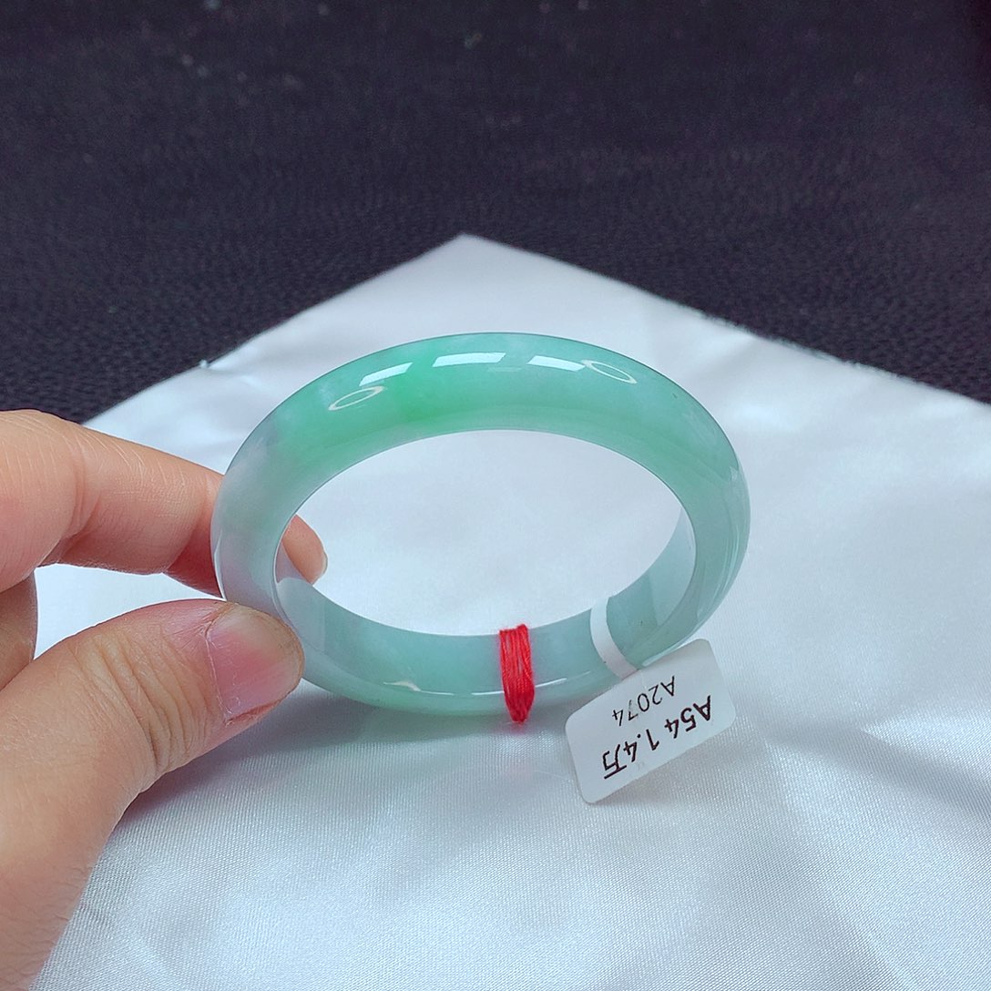 翡翠手镯（圆镯）未镶嵌手镯54