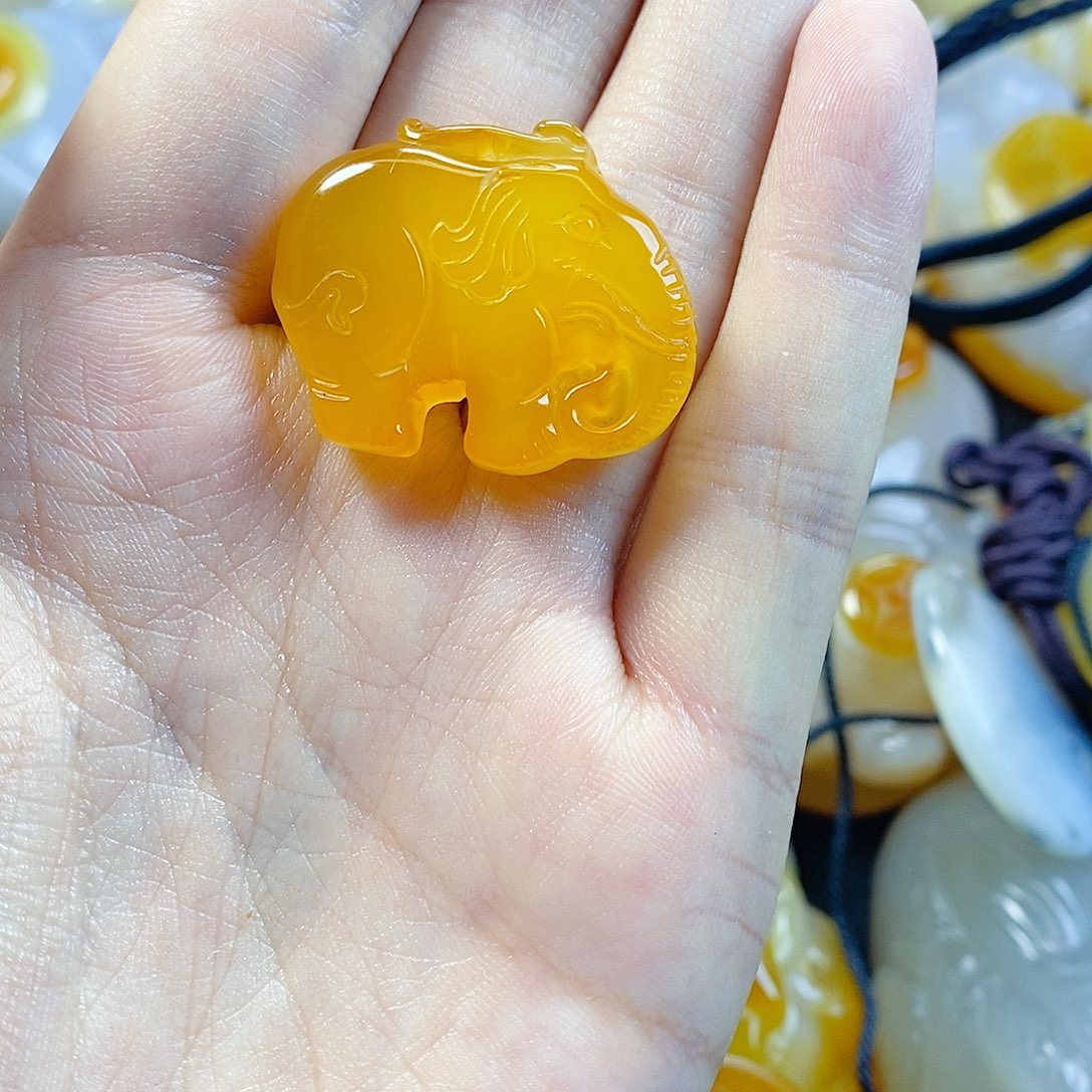 用***糖玛瑙/玉髓未镶嵌珠宝奇石
