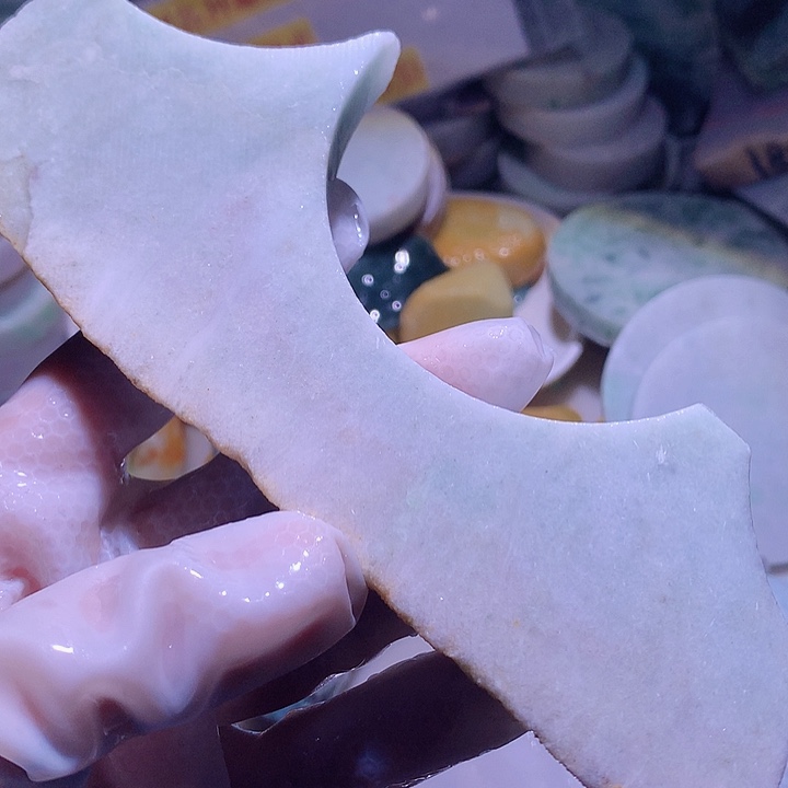 翡翠未镶嵌颈饰边角料