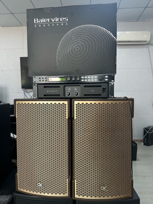 8新  DK12寸大功率4件套装，全新功放效果器话筒。二手物品不包邮