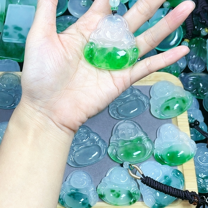 敌***畏翡翠未镶嵌颈饰吊坠