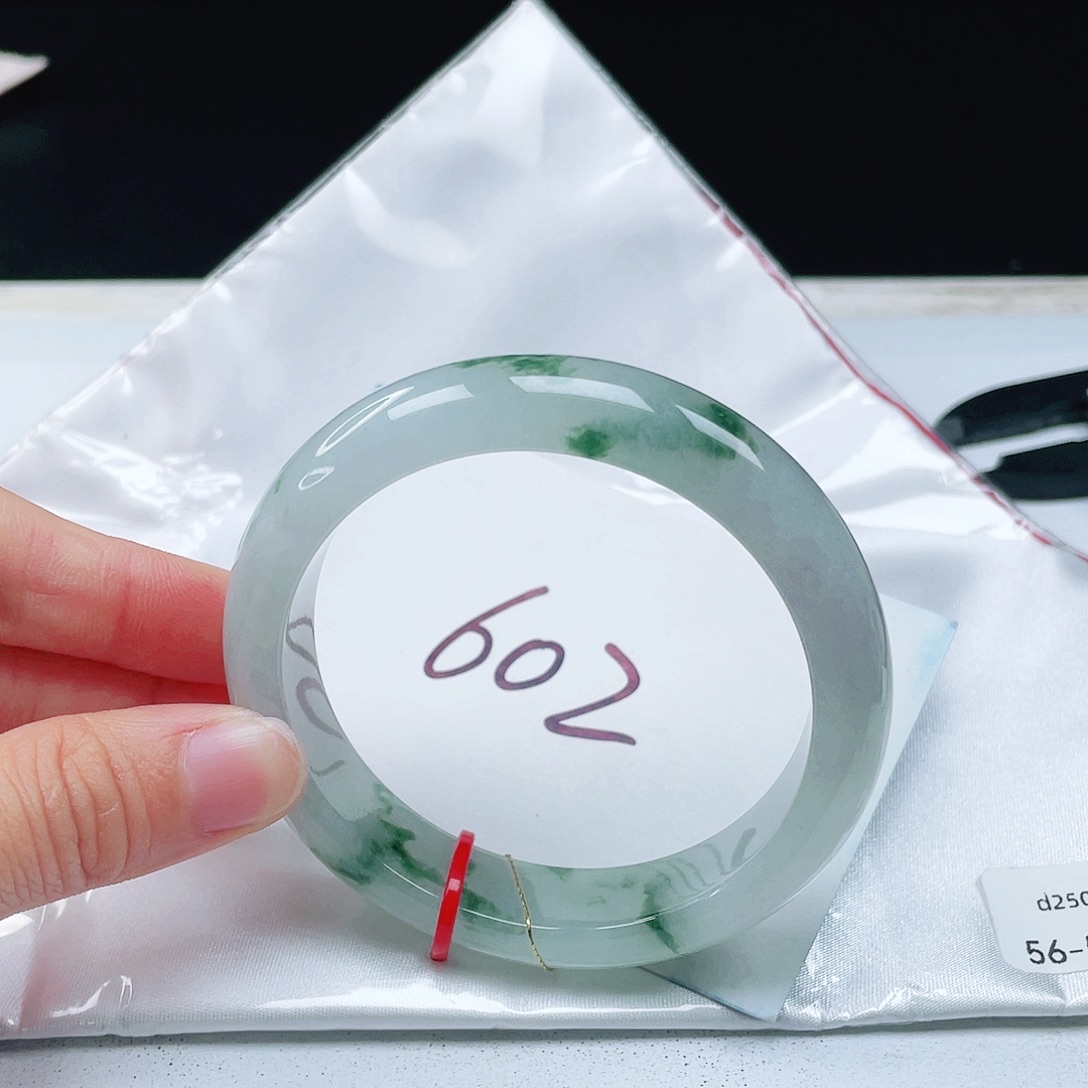 翡翠未镶嵌手镯56+正圈