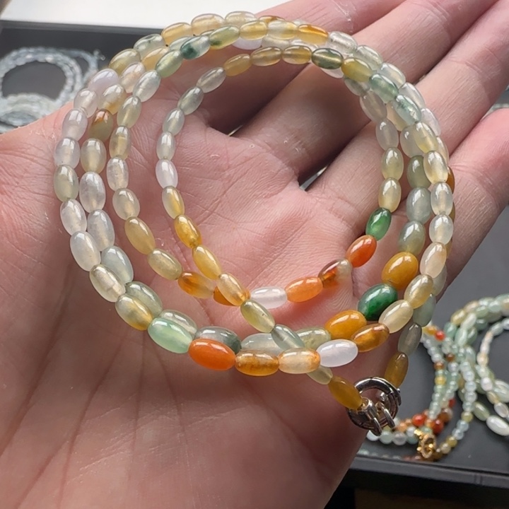 翡翠颈饰未镶嵌坐**落特色手串