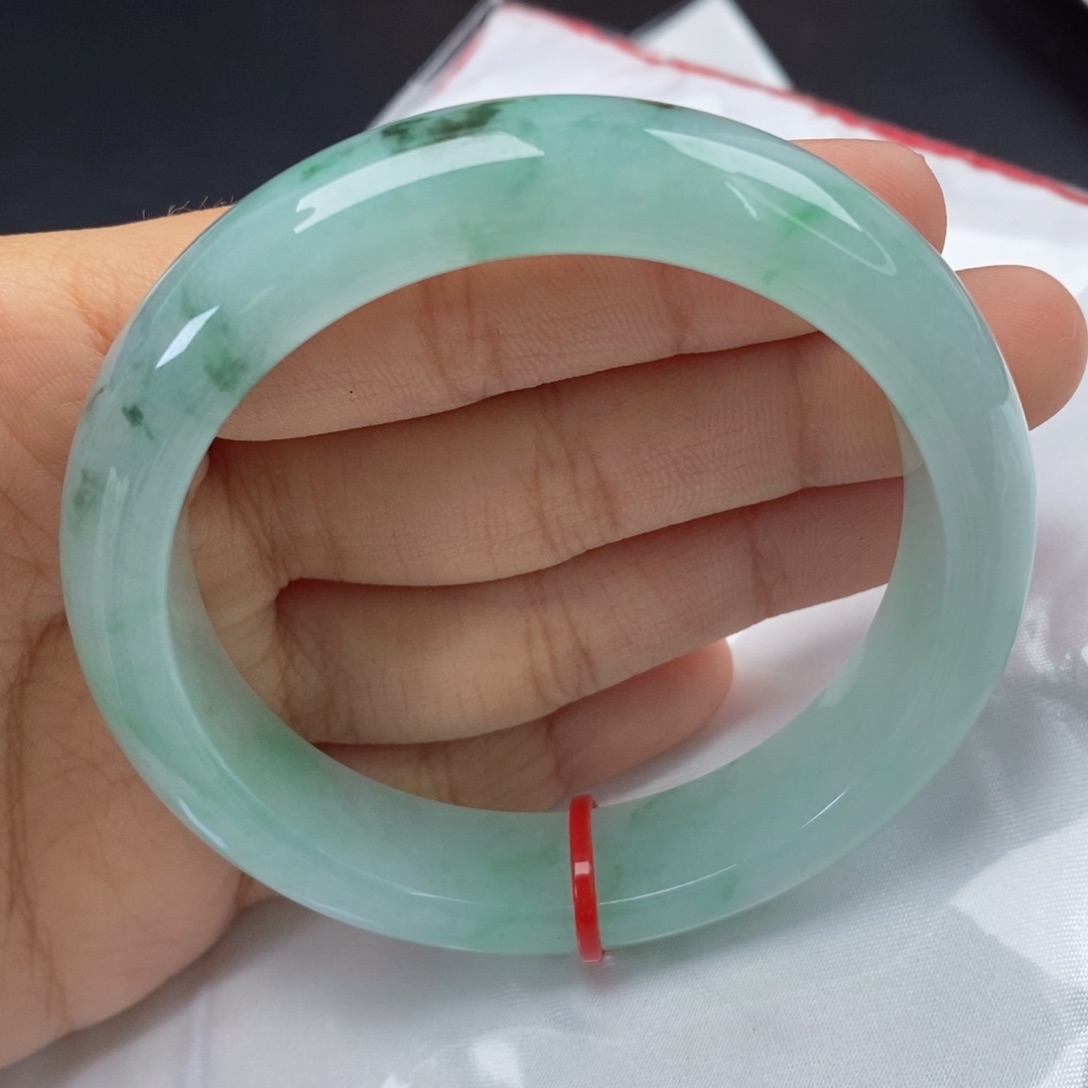 翡翠手镯未镶嵌正圈
