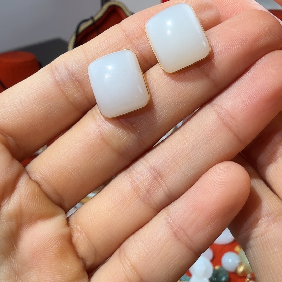 和田玉18K金镶嵌颈饰