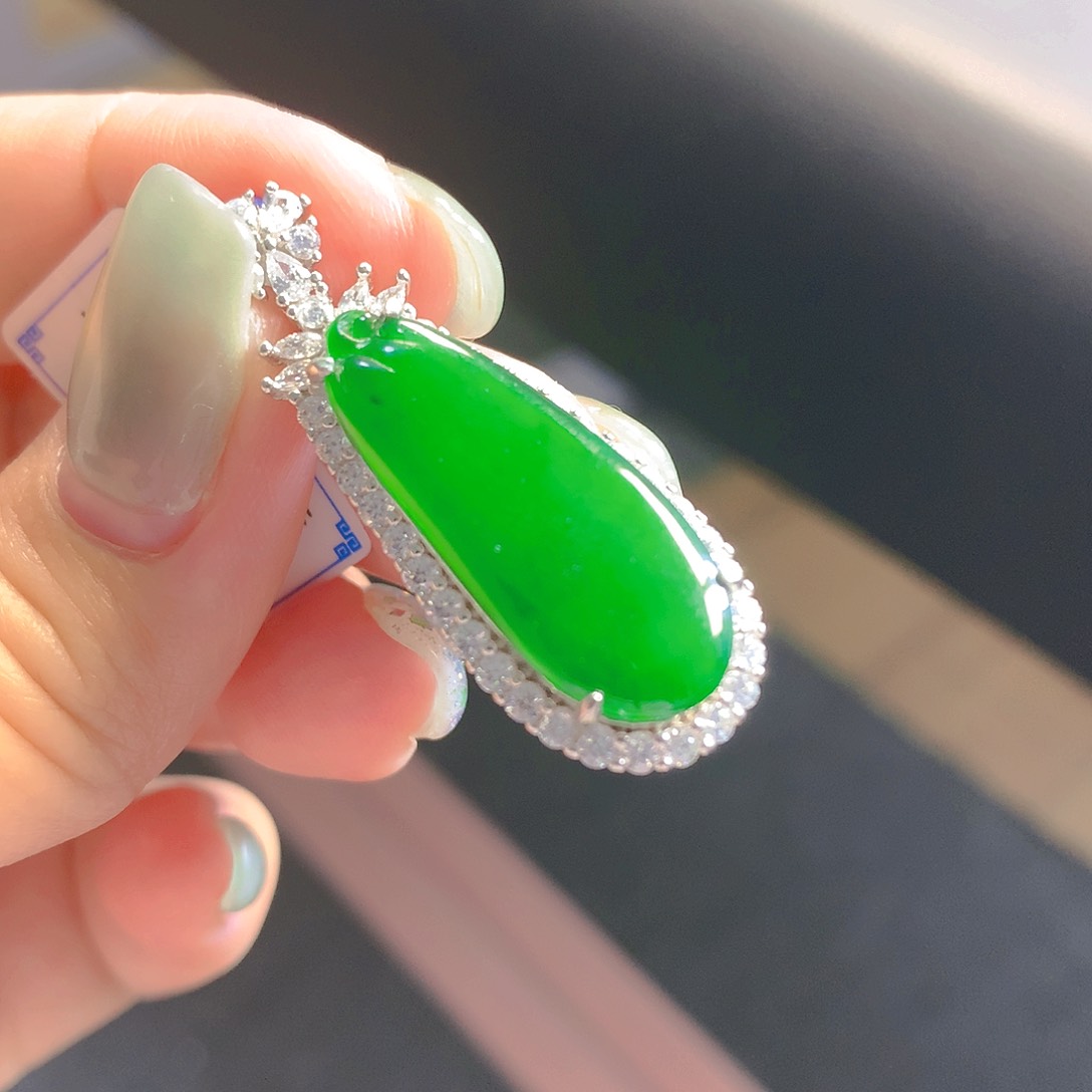 翡翠颈饰银S925镶嵌翡翠