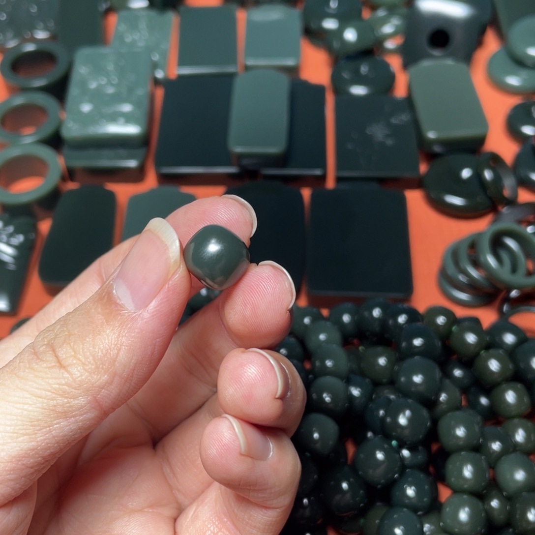 狂***1和田玉未镶嵌颈饰