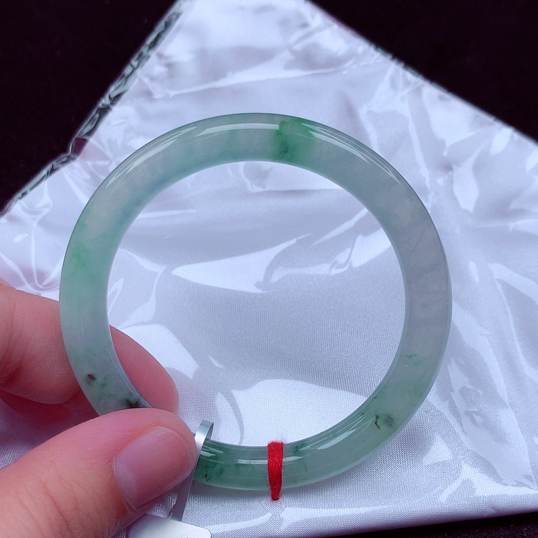 翡翠手镯未镶嵌天然缅甸