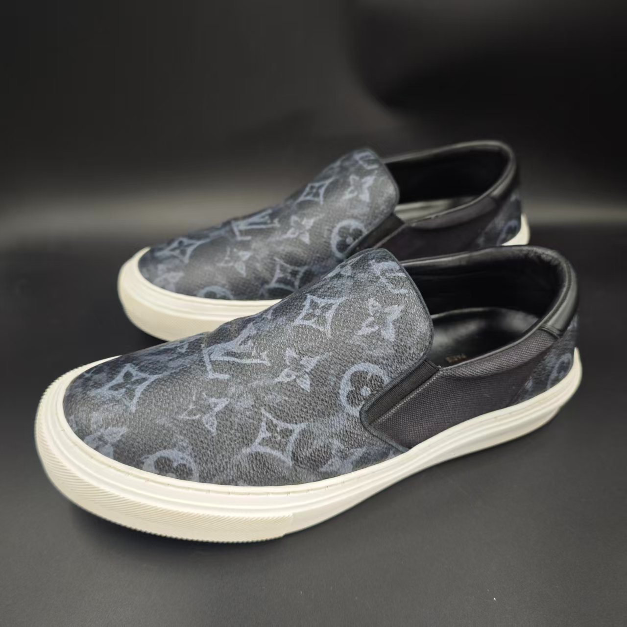 95新 LouisVuitton/路易威登 黑篮老花满印一脚蹬40.5欧码 los579