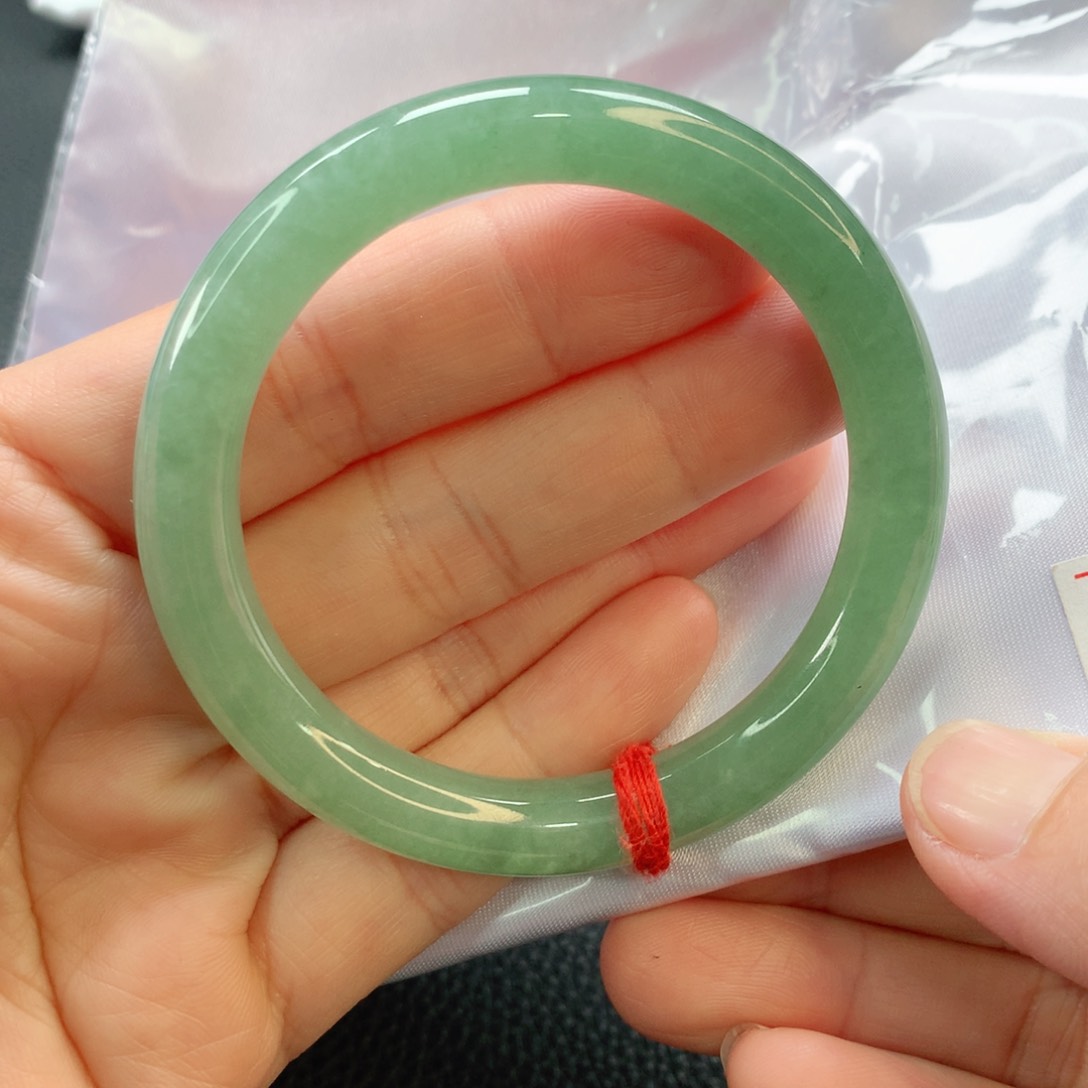 翡翠手镯未镶嵌52圆