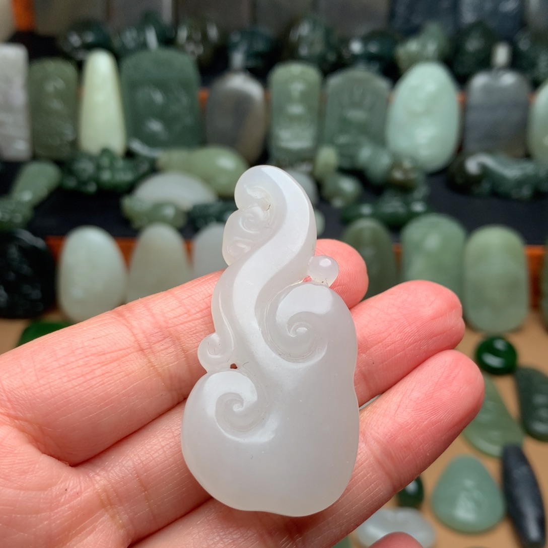 和田玉颈饰未镶嵌挂件81