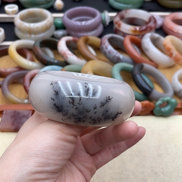 石英质玉圈口齐全未镶嵌鸭*儿