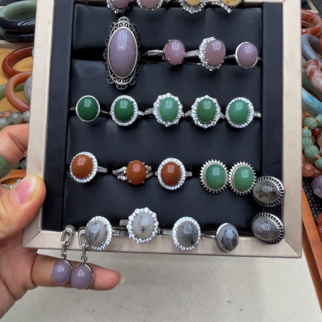 石英质玉未镶嵌圈口齐全