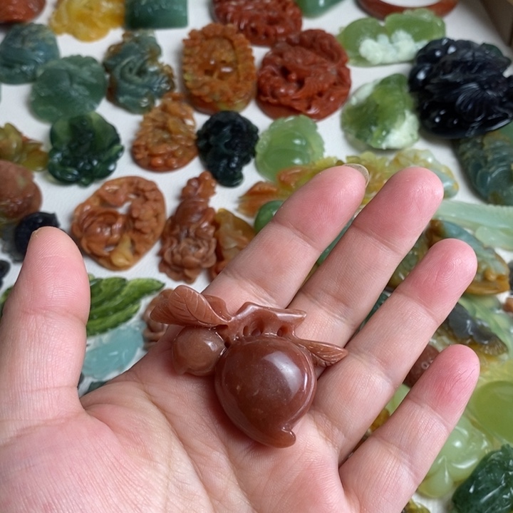 蛇纹石玉颈饰未镶嵌