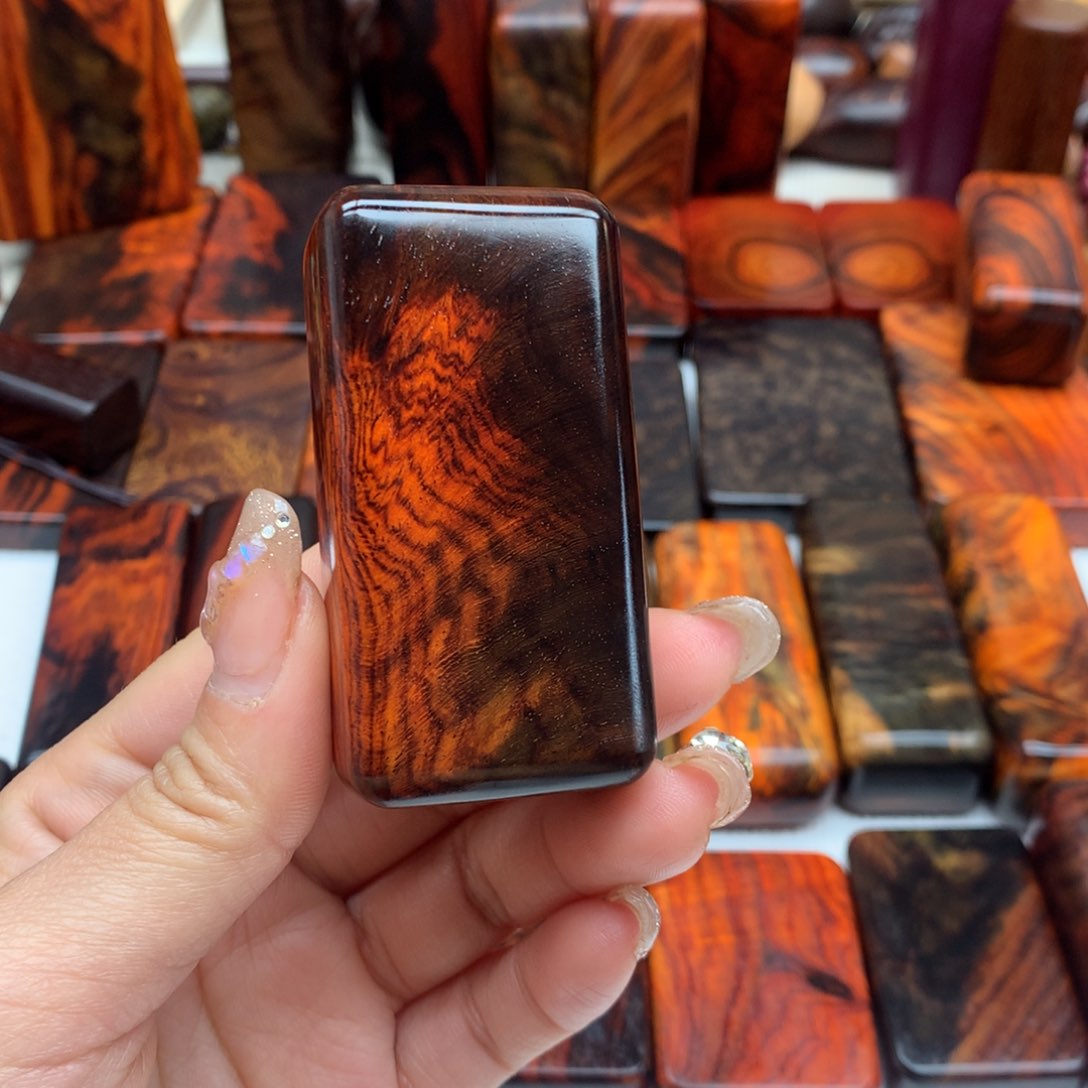 交趾黄檀（大红酸枝）泽***王