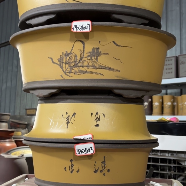 紫砂花盆168-4。         