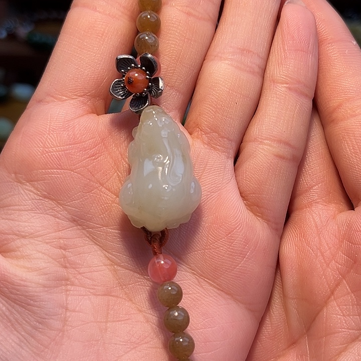 《***》和田玉未镶嵌手链