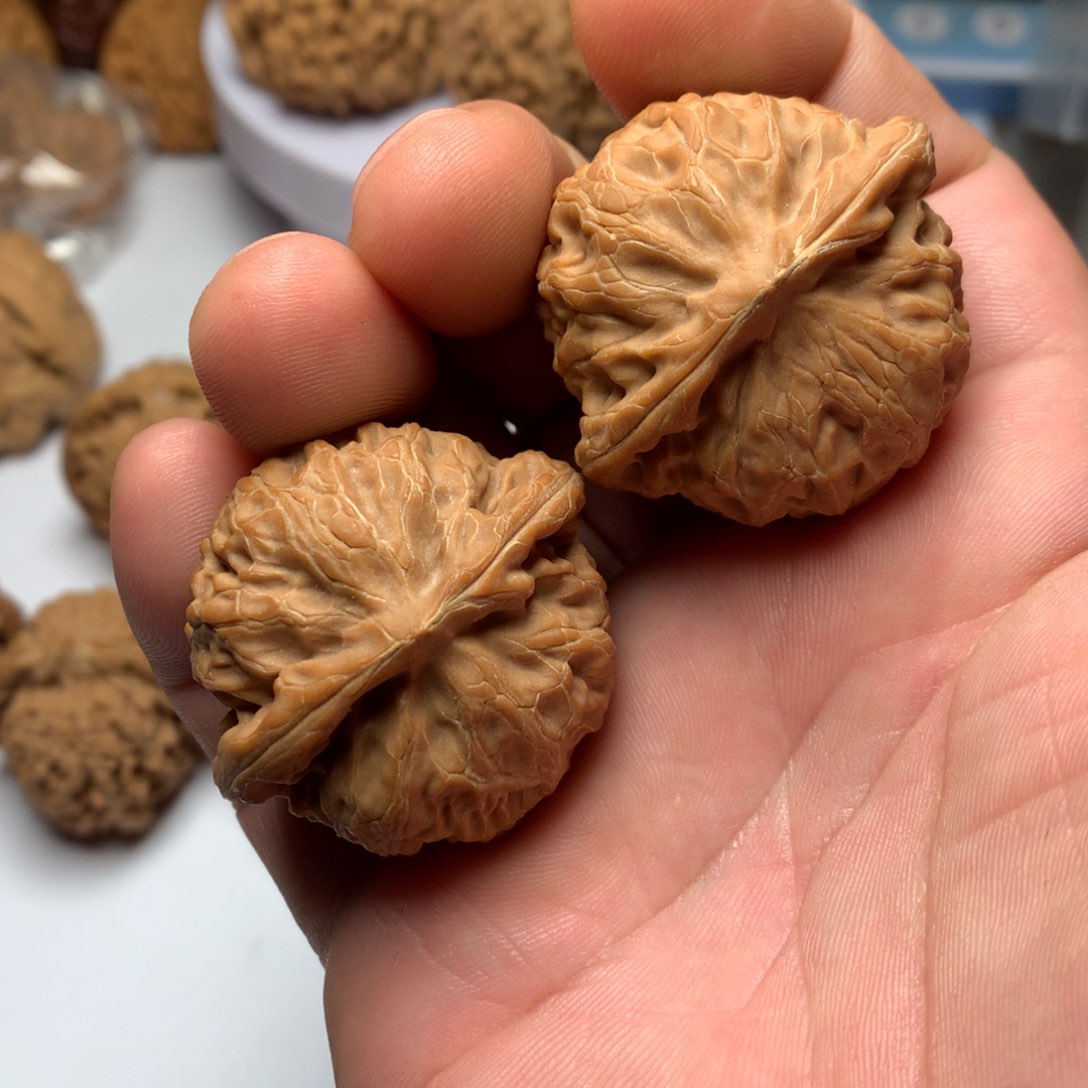 文玩核桃把件宫灯