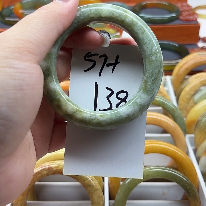 蛇纹石玉未镶嵌手镯