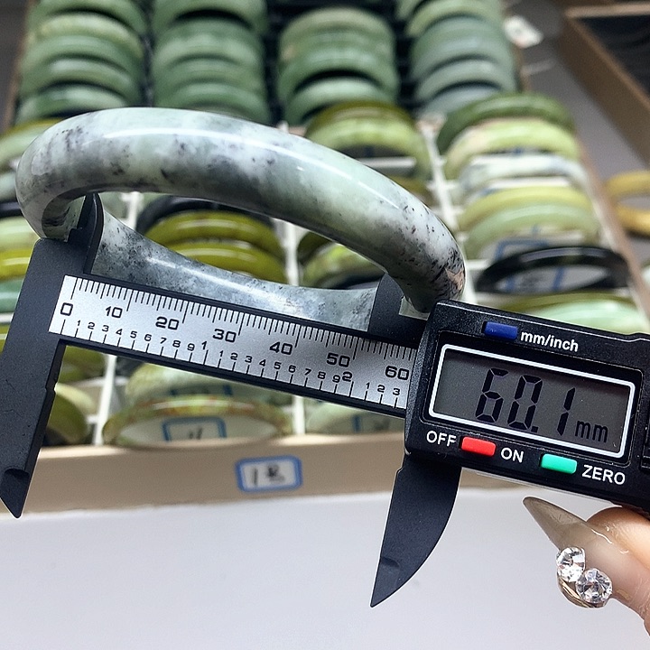 未镶嵌蛇纹石玉手镯27