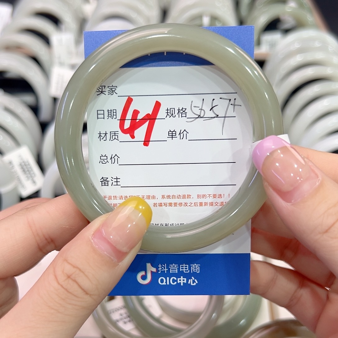 和田玉手镯未镶嵌屁****记