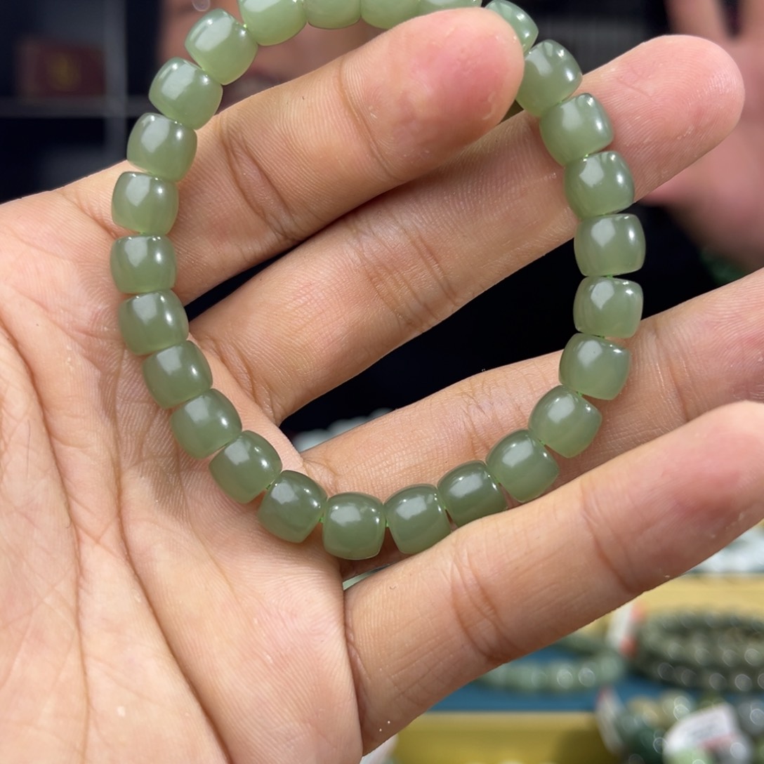 和田玉手串未镶嵌纯天然08年青海三岔河湖水绿8直切