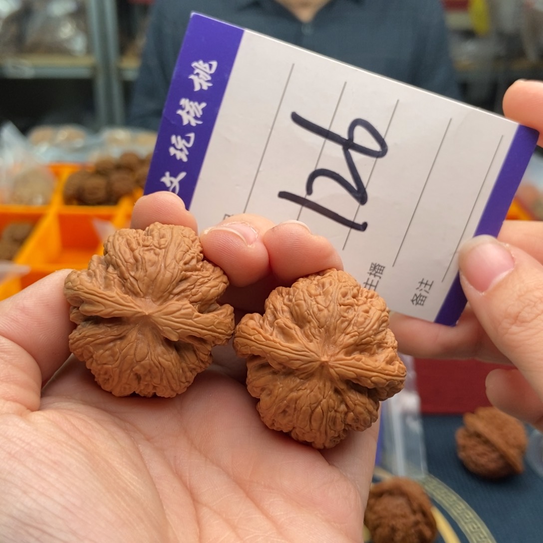 文玩核桃吊坠36粗筋