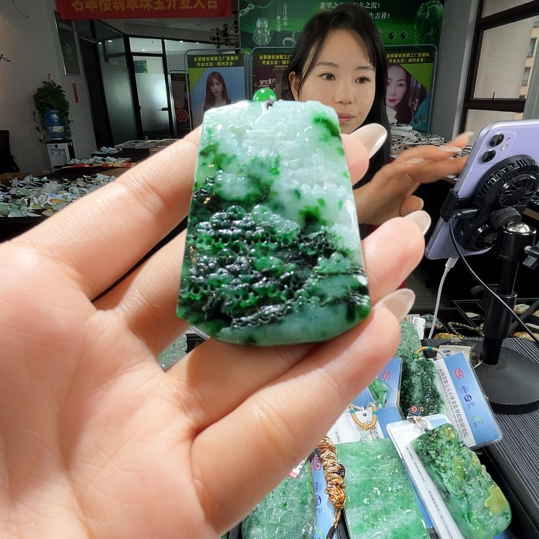 颈饰未镶嵌翡翠一