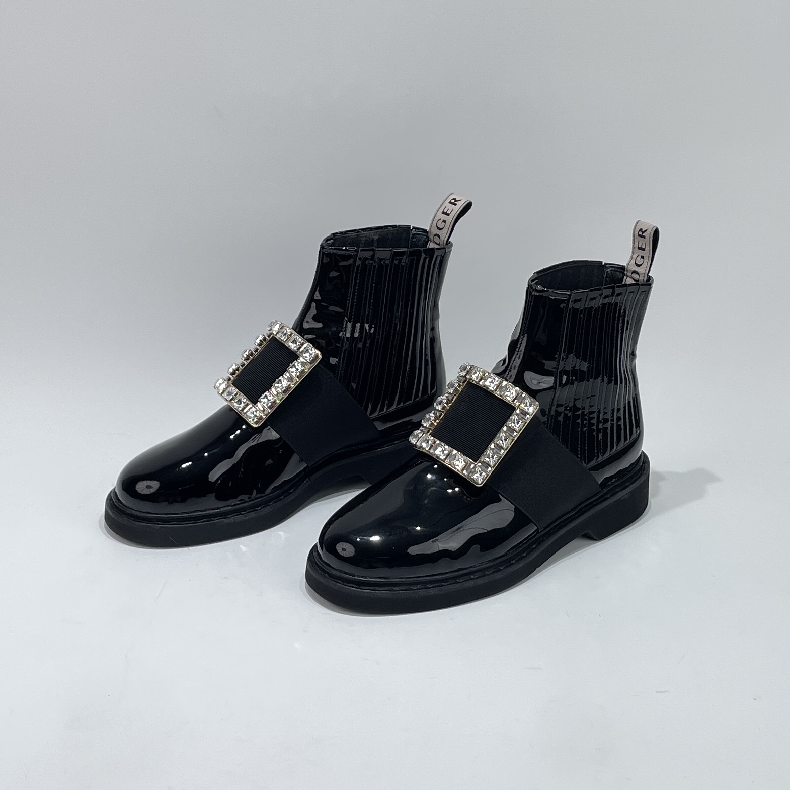 95新 Roger Vivier/罗杰·维威耶 35码 黑色钻扣短靴/ML02058