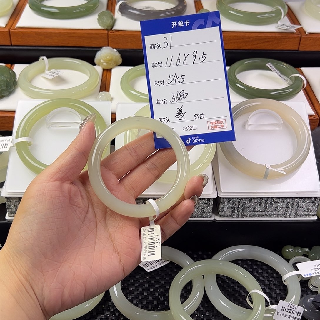 和田玉手镯未镶嵌善****)