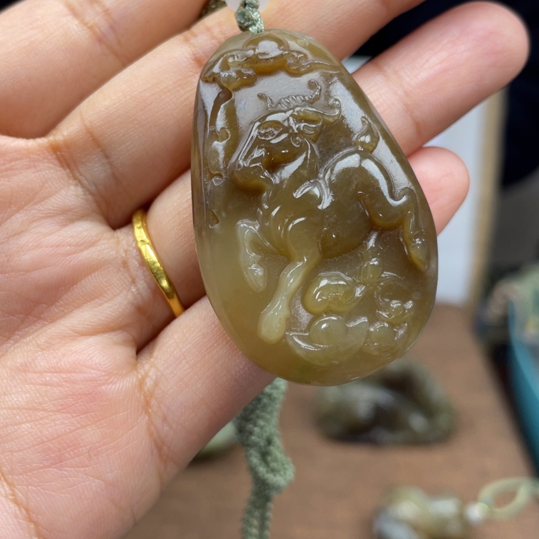 和田玉未镶嵌颈饰