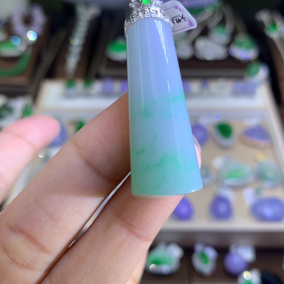 翡翠颈饰18K金镶嵌翡翠