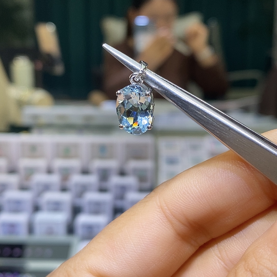 海蓝宝石吊坠(赠链)银S925镶嵌天然海蓝宝