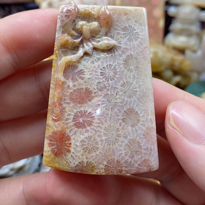 硅化珊瑚（珊瑚玉）颈饰未镶嵌