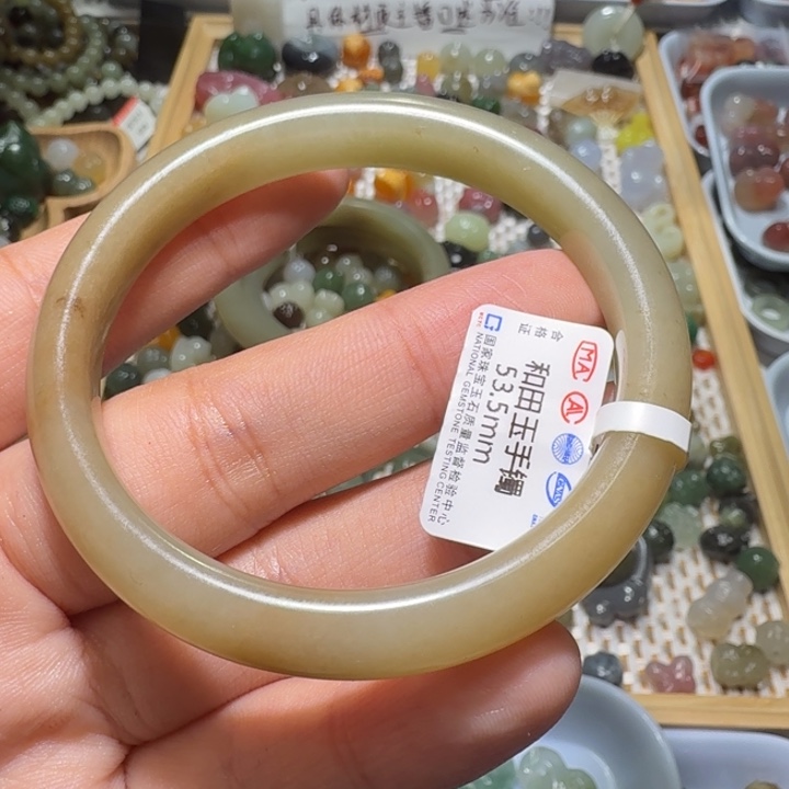 和田玉未镶嵌珠宝半成品温*野