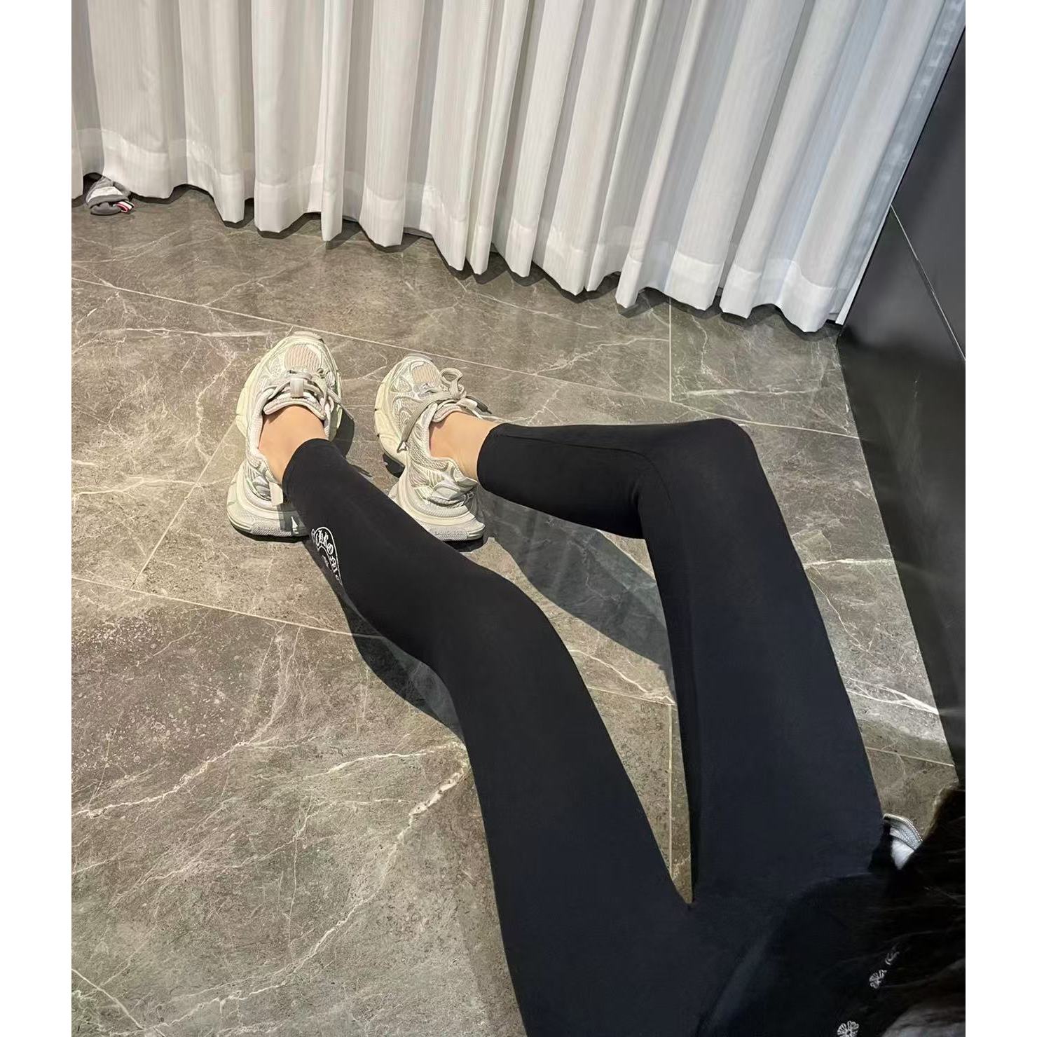 【杨娇娇COCO】秋冬新款梵文印花休闲百搭打底裤