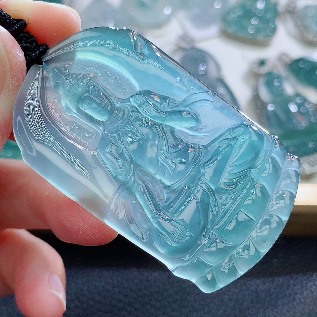 翡翠挂件未镶嵌翡翠