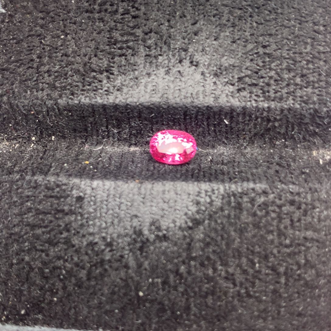 尖晶石裸石未镶嵌热粉色马亨盖全净体1.12ct