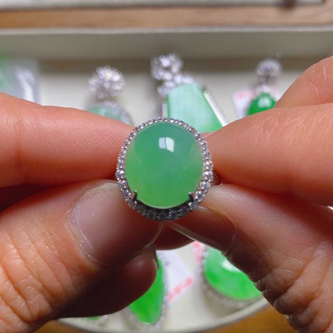 翡翠颈饰银S925镶嵌女戒