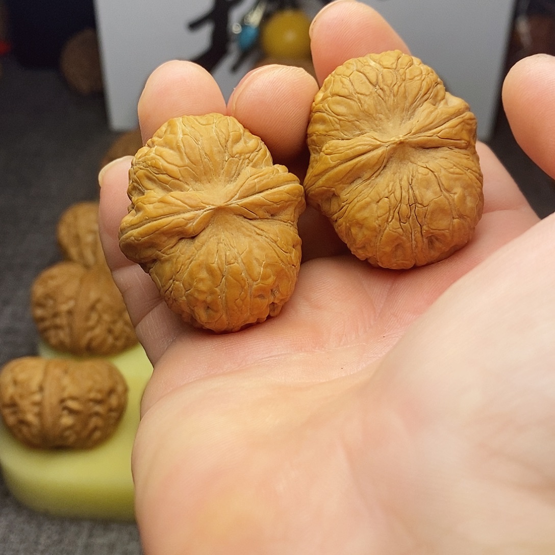 39+尺元宝文玩核桃