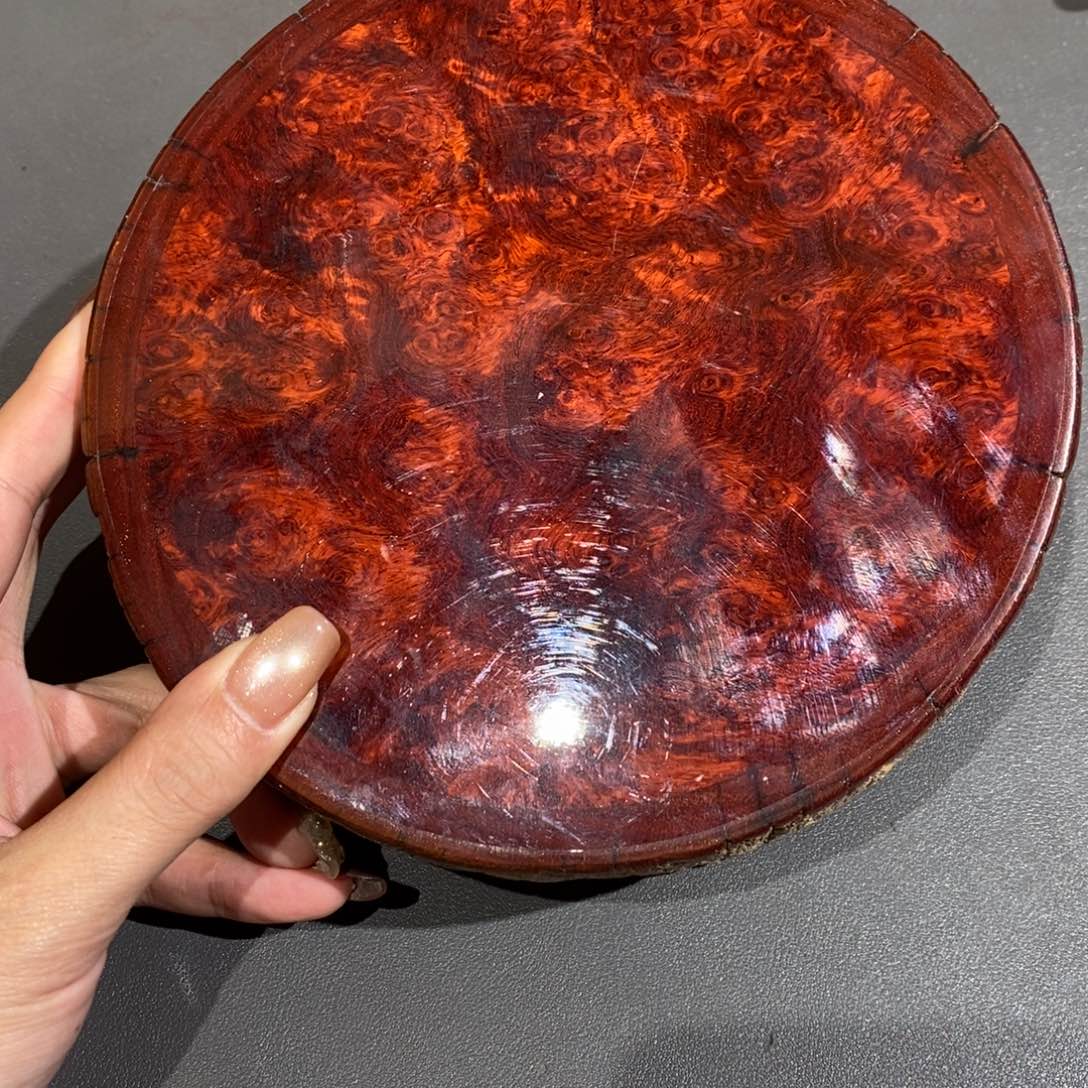 神***在大果紫檀（缅甸花梨）底座老车轴缅花