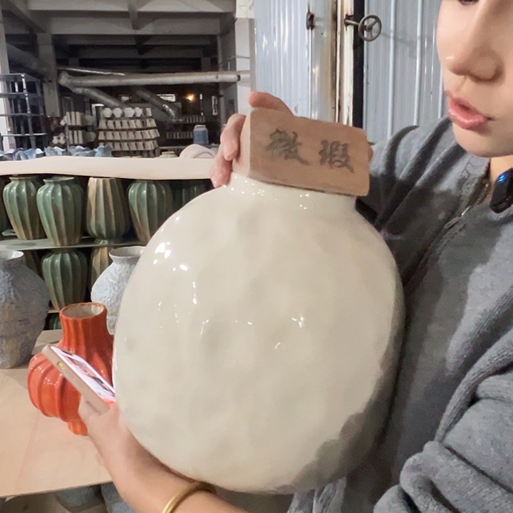 景德镇陶瓷花瓶微瑕